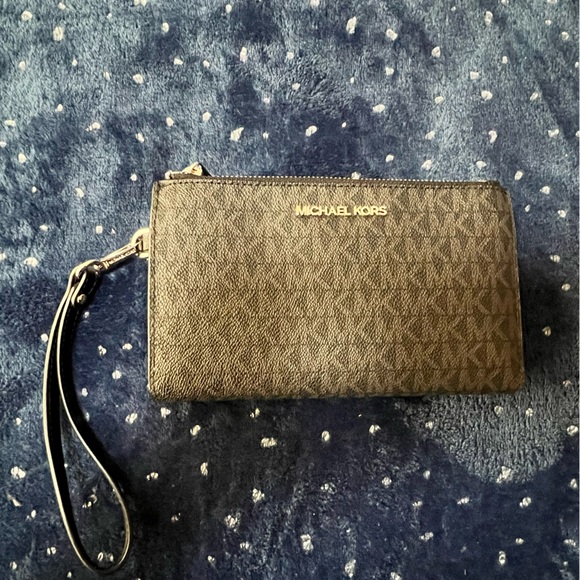 Michael Kors double zip logo cell phone wristlet - Picture 2 of 5